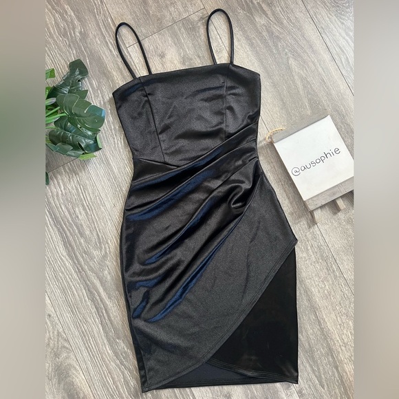 Windsor Wrapped In Stylish Satin Black Ruched Mini Dress. Size XS - Picture 4 of 11
